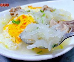 #刘畊宏女孩减脂饮食#排骨煎蛋白萝卜丝汤的做法