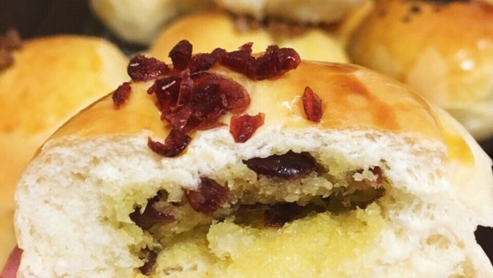 中种蔓越莓椰蓉小面包