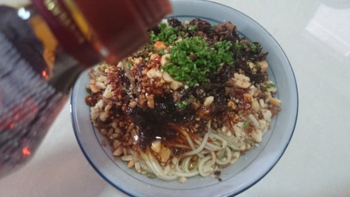 舌尖美味宜宾燃面