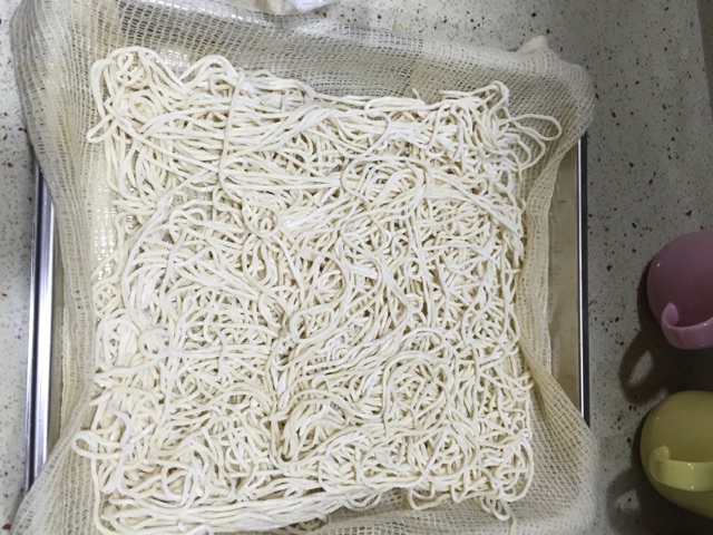 豆角肉焖面的做法图解1