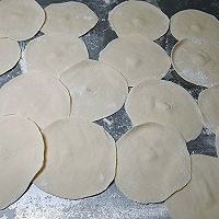 #妈妈手中的安心味#韭菜虾仁素三鲜锅贴的做法图解3