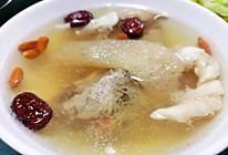 养颜靓汤：鱼胶竹荪排骨汤的做法