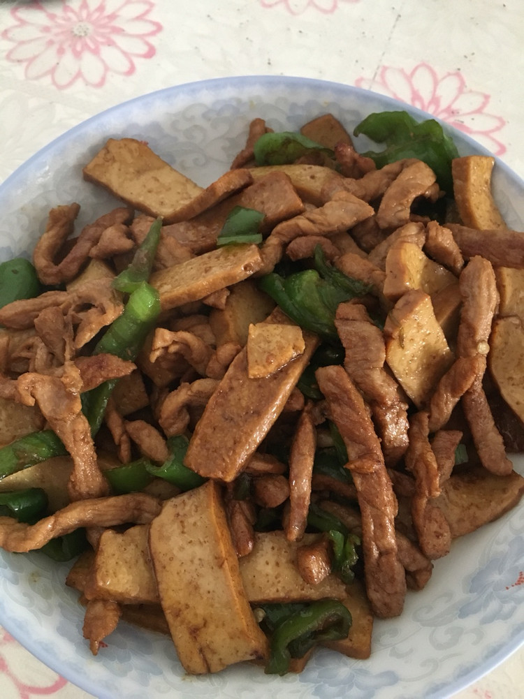 快手炒菜之辣椒干子炒肉丝的做法