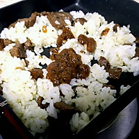 泰小妍の黑椒牛肉粒芝士焗饭的做法图解3