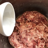 #父亲节，给老爸做道菜#自制麻辣肠做的煲仔饭的做法图解3