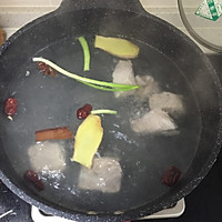 夏季滋补不能少--红枣山药排骨汤的做法图解1