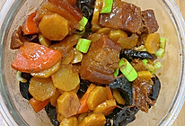 红烧肉焖山药的做法