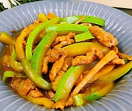 西葫芦炒鸭胸的做法