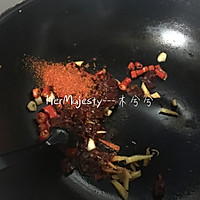 红油肥牛金针菇豆角的做法图解3