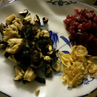 牛肉香菇虾皮炒饭的做法图解2