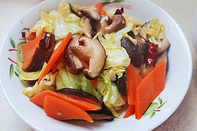 10分钟搞定快手家常菜香菇炒胡萝卜+包菜