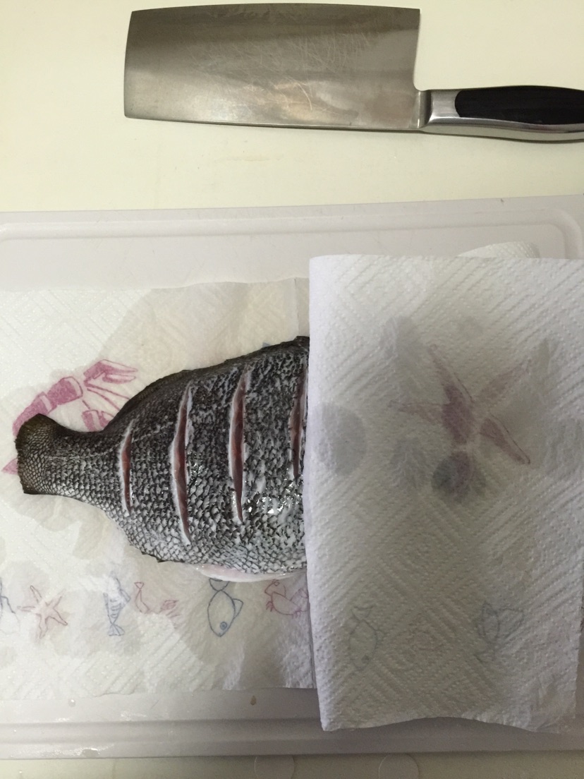 家闷黑鲷（加吉）鱼的做法图解3