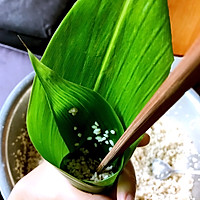 蛋黄肉粽的做法图解8