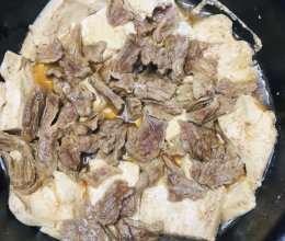 砂锅牛肉焖豆腐的做法