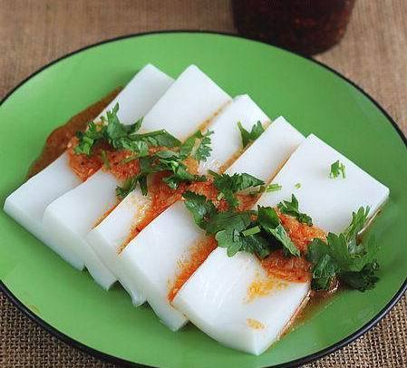 Using soybean milk machine to make q-bomb and convenient meat jelly