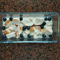 #硬核菜谱制作人#蓝莓面包布丁的做法图解6