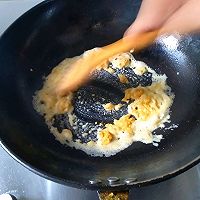 咸蛋黄大虾的做法图解6
