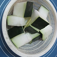 冬瓜薏仁排骨汤的做法图解3
