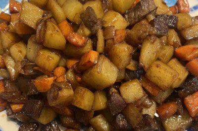 土豆胡萝卜炖牛肉粒