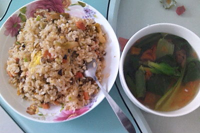 榨菜肉丝蛋炒饭
