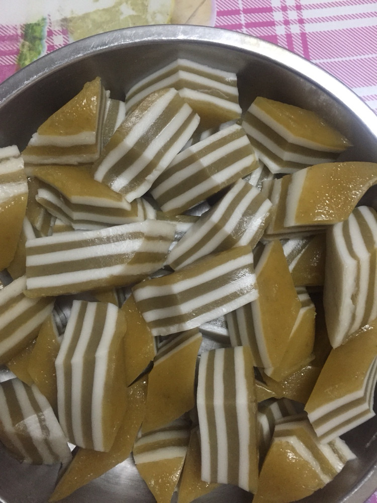 芒果椰汁千层糕的做法