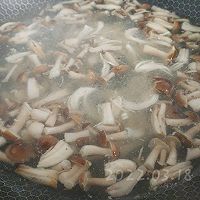 香油蘑菇紫蛋汤的做法图解4
