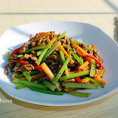 香芹薯条炒牛肉