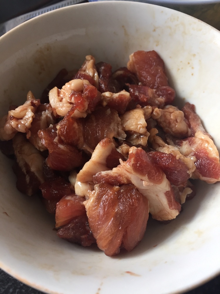 茭白炒肉的做法图解3