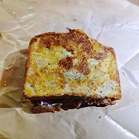芝士烤肠厚烧蛋三明治的做法图解7