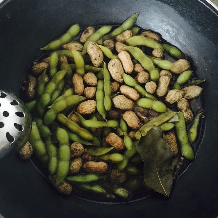 五香毛豆花生的做法