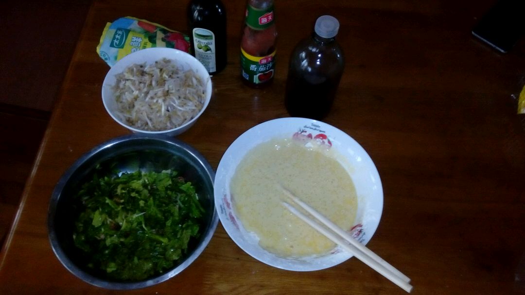 电饼档菠菜豆芽鸡蛋饼的做法图解2