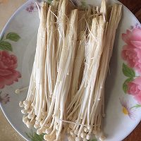 西红柿炖金针蘑的做法图解1