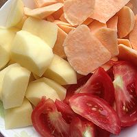 土豆西红柿地瓜焖饭的做法图解1