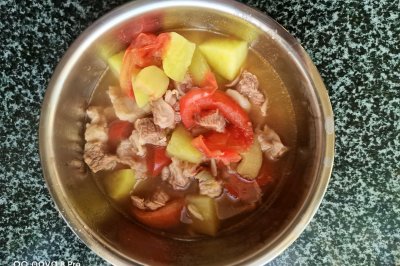 东北菜之西红柿土豆牛腩汤
