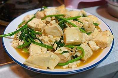 特色家常菜菠菜炒豆腐