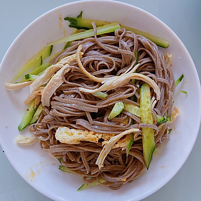 减脂餐｜凉拌鸡丝荞麦面