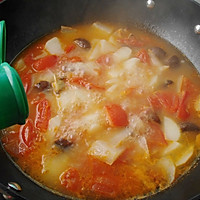 香菇番茄萝卜汤的做法图解9