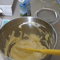 奶油海绵纸杯蛋糕（分蛋打发）的做法图解3