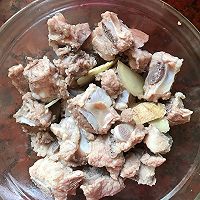 糖醋排骨炒鸡好吃的做法图解3