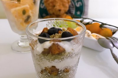 苹果肉桂藜麦酸奶杯