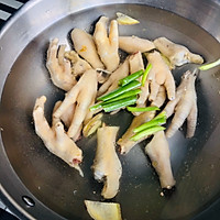 凉拌柠檬鸡爪的做法图解2