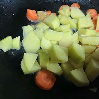 家常菜—牛肉烧土豆胡萝卜的做法图解3