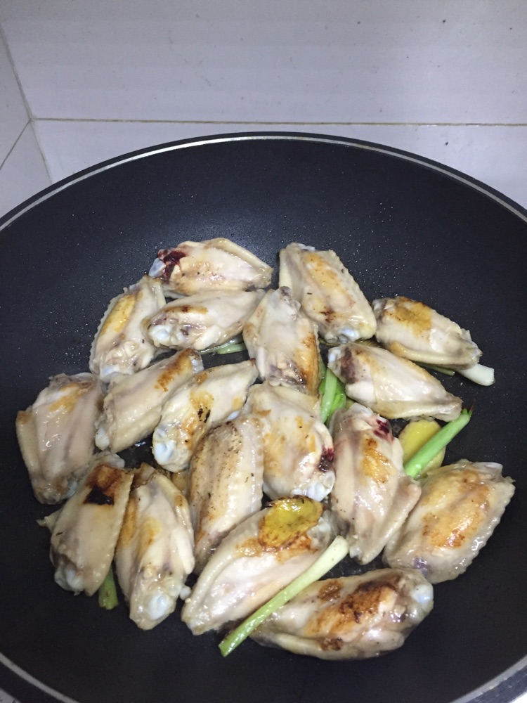 豉油皇鸡翅的做法图解1