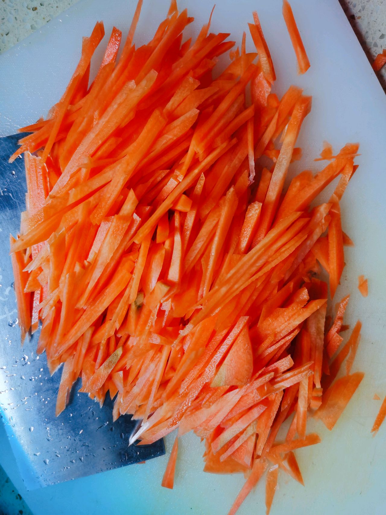 清炒红萝卜怎么做_清炒红萝卜的做法_阳光之美食_豆果美食