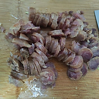 豆角炒腊肠#灿烂的花园 寻味外婆乡#的做法图解2