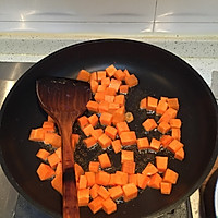 胡萝卜鸡胸丁的做法图解2