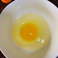 让孩子爱上胡萝卜，鸡蛋炒胡萝卜丝的做法图解3