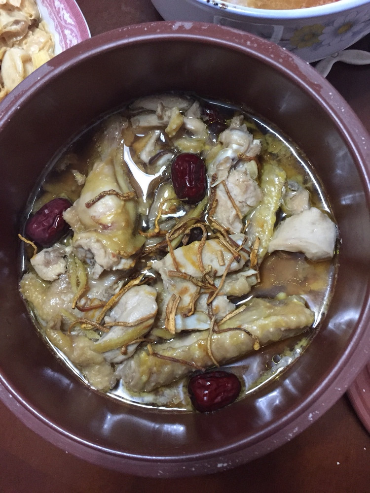 香菇鸡腿鸡翅煲的做法