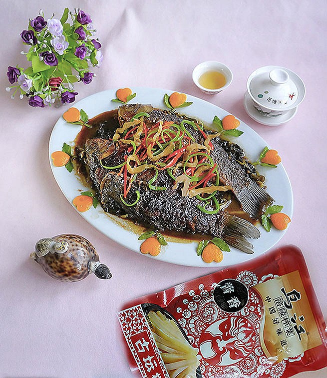 葱香榨菜肉糜嵌鲫鱼——乌江榨菜的做法