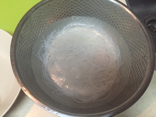 酸菜炒粉条的做法图解7